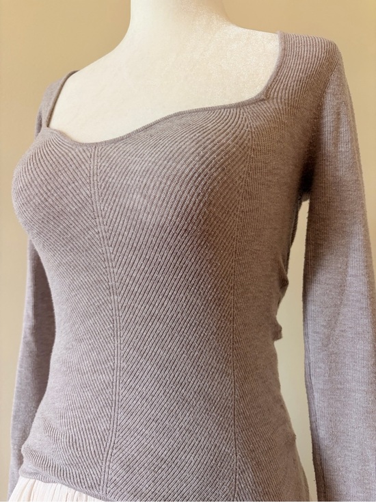 Aritzia Sweaters - Wilfred Sweetheart Neckline Ribbed Top in Oatmeal